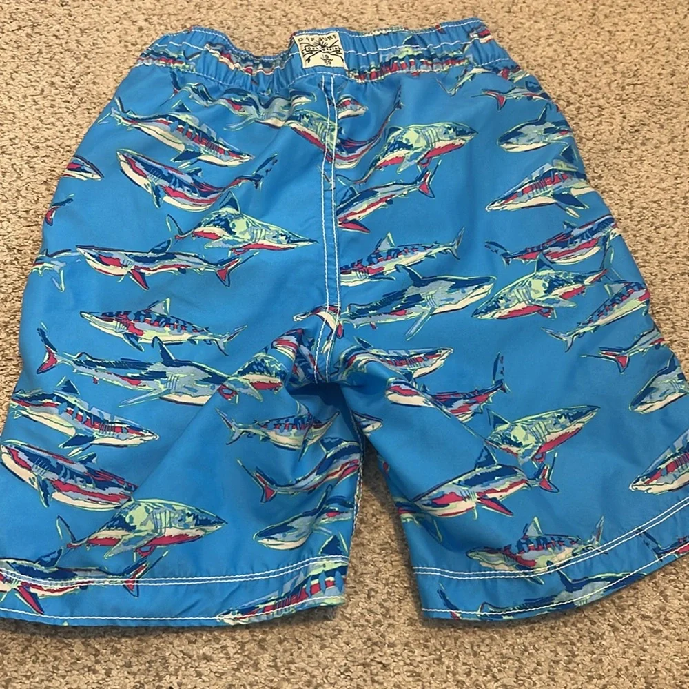 GAP Kids Shark Board Shorts, 6-7 (small)